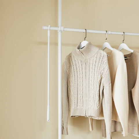 SoBuy FRG109-II-W Teleskooppinen vaateteline, tukeva vaateräkki, säädettävä avoin vaatekaappi ripustustangoilla makuuhuoneeseen tai pukeutumishuoneeseen, valkoinen