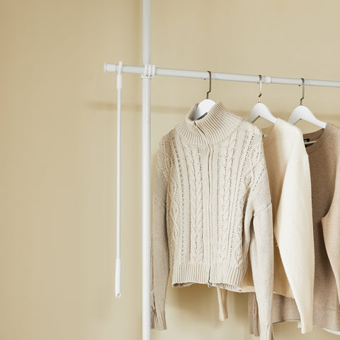 SoBuy FRG34-II-W Tukeva teleskooppinen vaateripustin – Säädettävä avoin vaatekaappi tangoilla ja hyllyillä, naulakko makuuhuoneeseen tai vaatehuoneeseen, Valkoinen